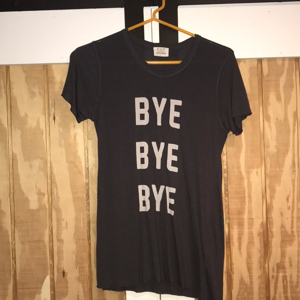 Super soft casual tee! Only worn once!!
